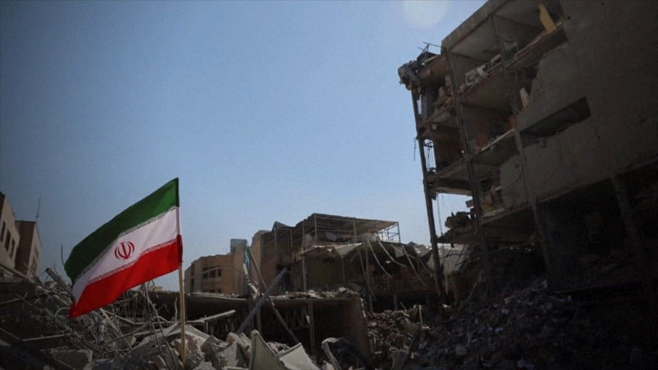 العالم هذا الصباح.. ترامب: أمريكا تحتاج لتعزيز ترسانتها بعد استنزافها بالحرب ضد إيران.. ترامب يوقع أمرين تنفيذيين يقيدان حق اكتساب الجنسية بالولادة.. التحالف: 11 مصاباً في اعتداء حوثى على منطقة نجران