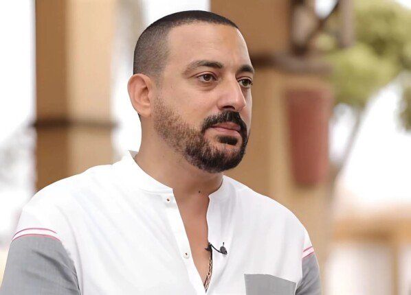 شاهد .. نقل الفنان دياب إلى المستشفى بعد تعرضه لإصابات بالغة أثناء تصوير مسلسله الجديد