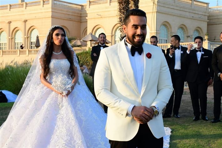 عاجل بالصور : عادل امام مريض و محضرش فرح بنت اخوه