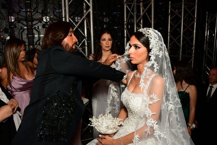 عاجل بالصور : عادل امام مريض و محضرش فرح بنت اخوه
