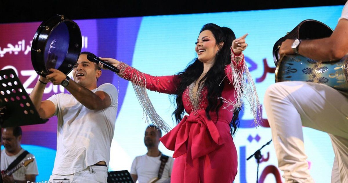 شاهد .. ديانا كرزون تحتفل بخطوبة الأمير الحسين بن عبد الله على رجوة آل سيف وتهديهما أغنيتها