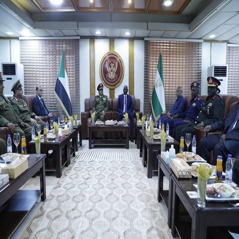 جلسة مباحثات مشتركة بين وزيري دفاع السودان واليمن