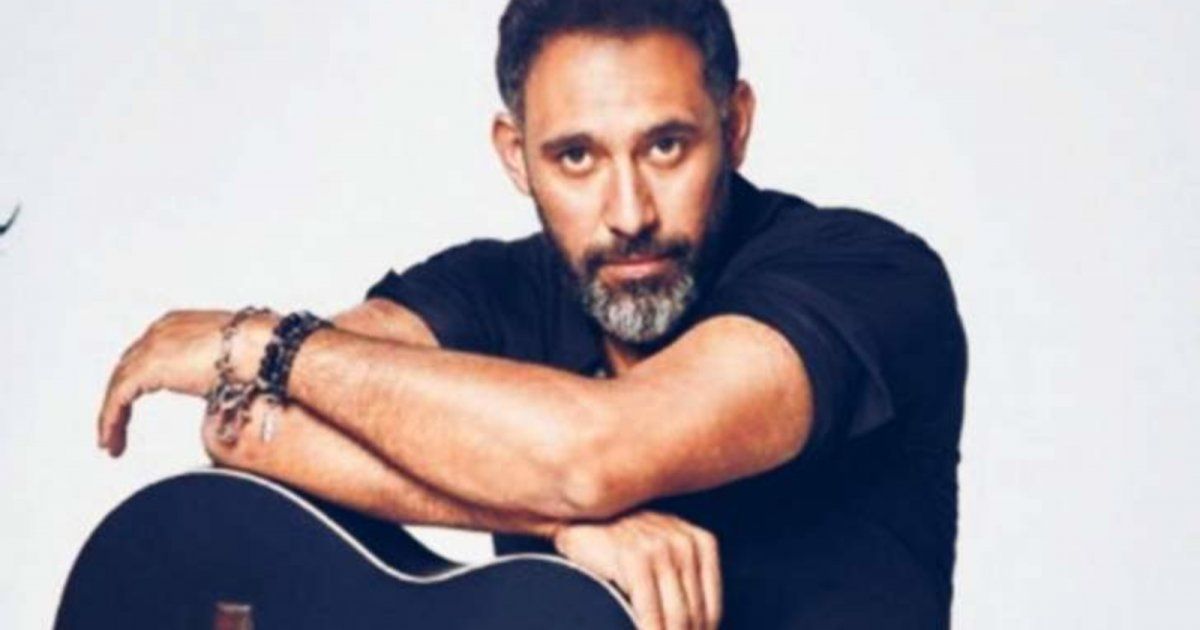 شاهد .. عمرو مصطفى يهاجم أحد أصدقائه ويتهمه بالسرقة.. من هو الفنان المقصود؟