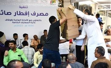موائد الرحمن في الكويت تتجلى فيها أجمل صور الألفة والتراحم في شهر الخير