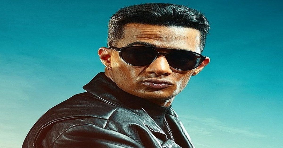 شاهد .. محمد رمضان يستقبل أصغر طفلة من الجمهور في موقع تصوير فيلم "ع الزيرو"