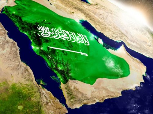 رغم أن مساحتها لا تتجاوز 850 كيلومتر.. هذه المنطقة السعودية هي أشهر مدينة في العالم ويزورها سنوياً أكثر من 20 مليون زائر