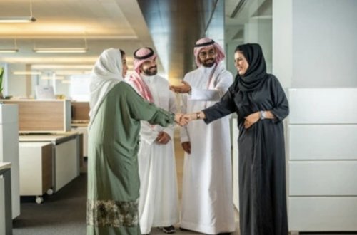 رواتب تصل إلى 60 ألف ريال.. الموارد البشرية تحدث سلم الدرجات الوظيفية في القطاع الخاص السعودي لعام 1447هـ