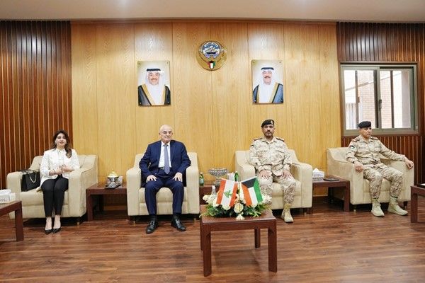 وزير الدفاع اللبناني زار هيئة الإمداد والتموين واطلع على دورها في توفير الاحتياجات اللوجستية ودعم مختلف وحدات الجيش