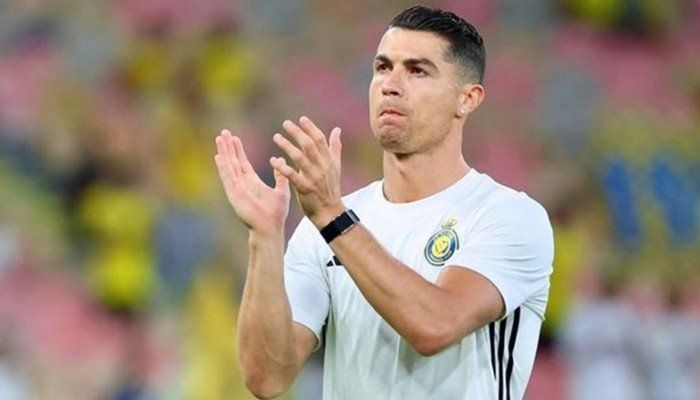 شاهد .. اتفرج| بالفيديو.. تصرف رونالدو مع مشجع أرمني يثير ضجه على مواقع التواصل الاجتماعي