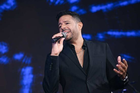 شاهد .. بحضور عدد من نجوم الكرة.. حماقي يحيي حفلًا غنائيًا في القاهرة الجديدة