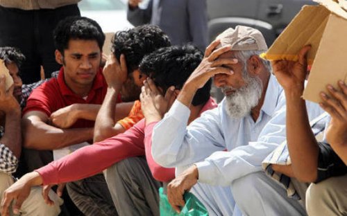 زلزال في سوق العمل الكويتي.. طرد جميع الموظفين الأجانب من هذه الأعمال ومنعهم من العمل فيها بشكل نهائي