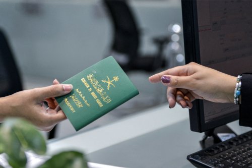 خطوات تجديد وتفعيل جواز السفر السعودي وفحص الجواز القديم عبر منصة أبشر 1447