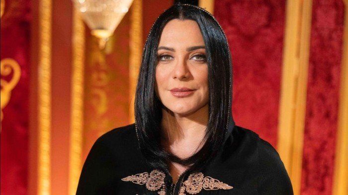 شاهد .. سلاف فواخرجي تنعى ضحايا تفجير مسجد الإمام علي بحمص