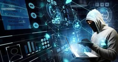 العالم هذا المساء.. ترامب يتحدى المحكمة العليا الأمريكية ويرفع الرسوم الجمركية من 10% لـ15%.. 60 ألف مصلٍ يؤدون العشاء والتراويح فى المسجد الأقصى.. الإمارات تحبط هجمات سيبرانية إرهابية استهدفت بنية تحتية