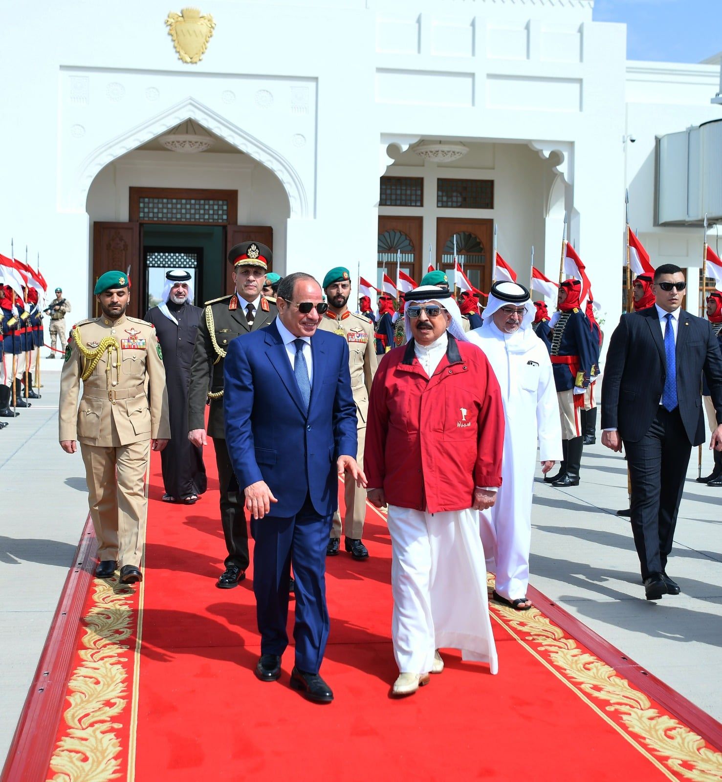 رسائل دعم مصرية قوية.. الرئيس السيسي يؤكد من المنامة وجدة أن أمن الخليج امتداد للأمن القومى المصري.. الرئيس يعقد مباحثات مع ملك البحرين وولي العهد السعودي.. ومصر تتحرك دبلوماسيًا لخفض التصعيد