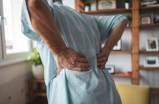 علاج هرموني واعد يوقف آلام أسفل الظهر المزمنة من جذورها