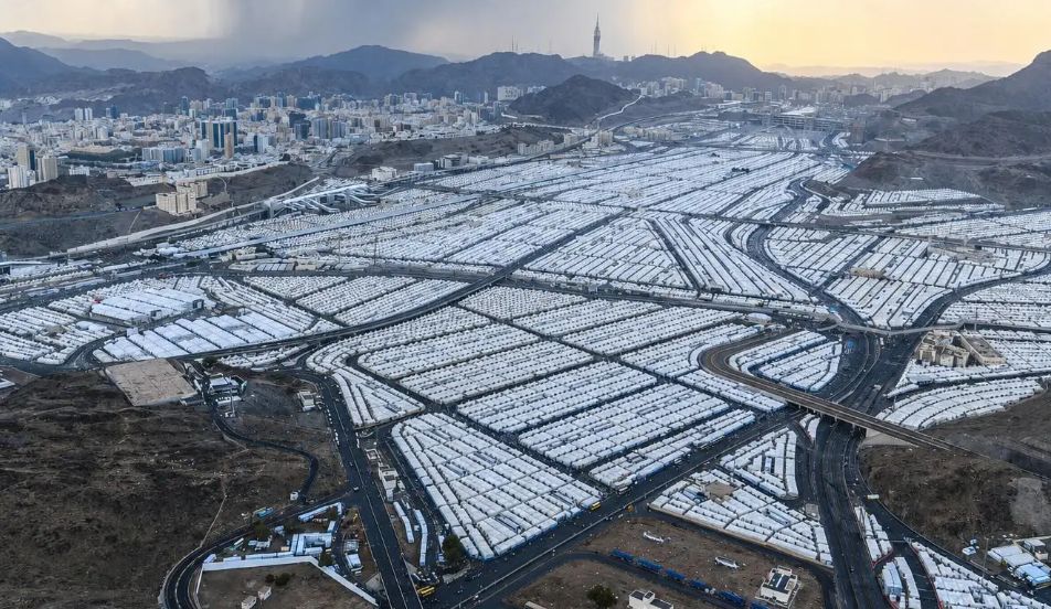 العالم هذا المساء.. السعودية تعلن جاهزيتها ليوم التروية واكتمال استعدادات تصعيد الحجاج لمشعر منى.. ترامب: الحصار على إيران قائم حتى التوصل لاتفاق.. أوكرانيا تدعو لانعقاد مجلس الأمن الدولي عقب هجوم روسي على كييف