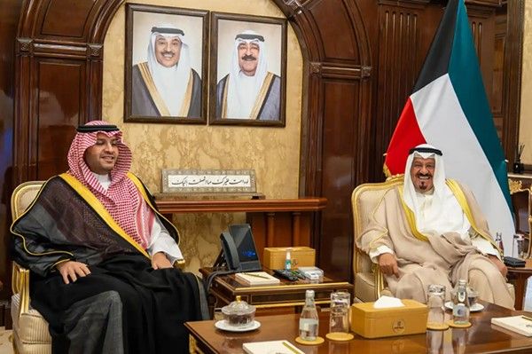رئيس الوزراء يستقبل الأمير تركي بن محمد بمناسبة زيارته البلاد