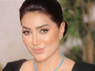 شاهد .. إحالة 3 متهمين للمحكمة الاقتصادية بتهمة سب وقذف وفاء عامر