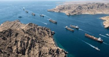العالم هذا الصباح..إيران: اندلاع النيران فى 3 زوارق بميناء جزيرة كيش إثر هجمات الليلة..الجيش الأمريكى: بدء الحصار البحرى على إيران اليوم فى الثامنة مساء بتوقيت جرينتش..الإمارات تدين استهداف ناقلتين فى مضيق هرمز