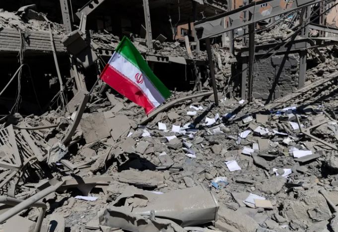 العالم هذا المساء.. ترامب يعلن وقف قصف إيران بطلب من الوسطاء.. المستوطنون يوسعون هجماتهم في الضفة الغربية وتحذيرات من انتفاضة فلسطينية.. بغداد تحقق في استهداف السعودية بطائرات مسيرة انطلاقا من الأراضي العراقية