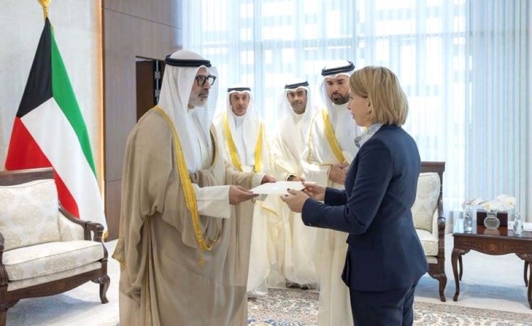 وزير الخارجية يتسلم نسخة من أوراق اعتماد سفيرة أستراليا