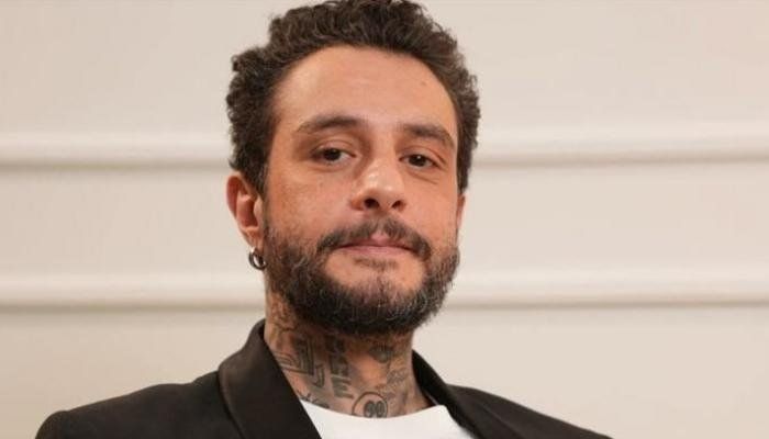 شاهد .. تنفيذًا لوصية والدته.. أحمد الفيشاوي يبحث عن داعية لتعريف نجله بالإسلام