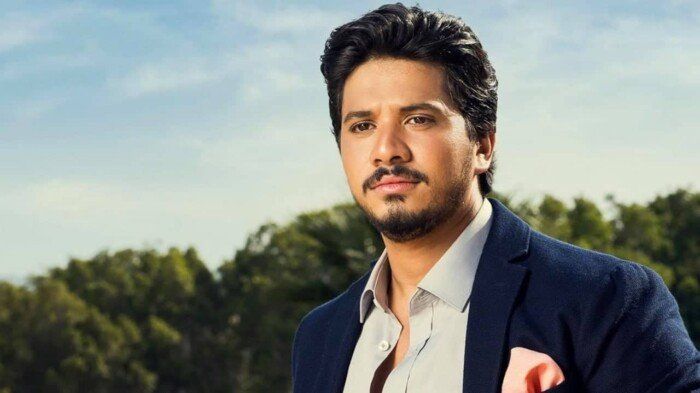 شاهد .. مصطفى حجاج يعود بـ3 أغانٍ جديدة ويستعد لطرح ألبوم «قاعد على نار»