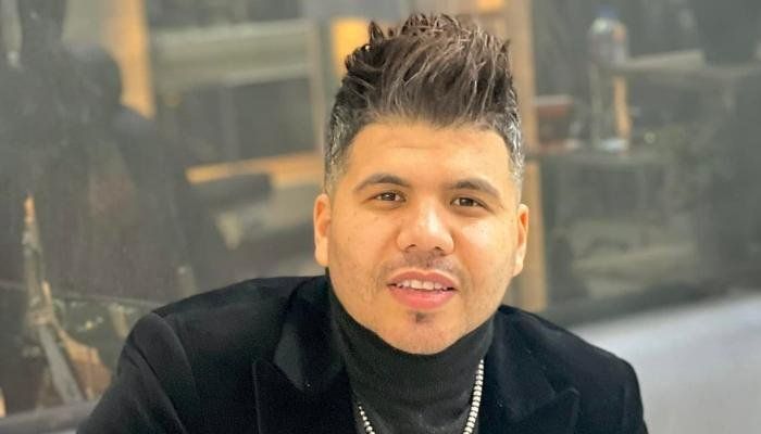 شاهد .. أزمة جديدة تلاحقه.. عمر كمال يحسم الجدل حول «أنا الشيطان السالك»: أغنية قديمة لم تُطرح رسميًا