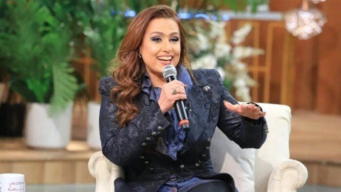 شاهد .. سيمون تكشف تفاصيل أغنيتها الجديدة «متفائلة».. وتستعد لطرحها قريبًا