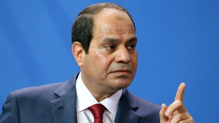 وزير الاتصالات يستعرض أمام الرئيس السيسى إجراءات حماية الأطفال من مخاطر منصات التواصل