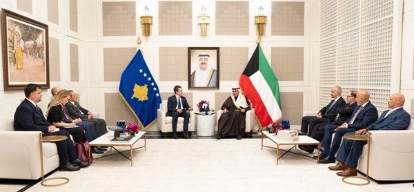 ممثل صاحب السمو سمو ولي العهد بحث مع رئيس وزراء كوسوفو تطوير العلاقات الثنائية
