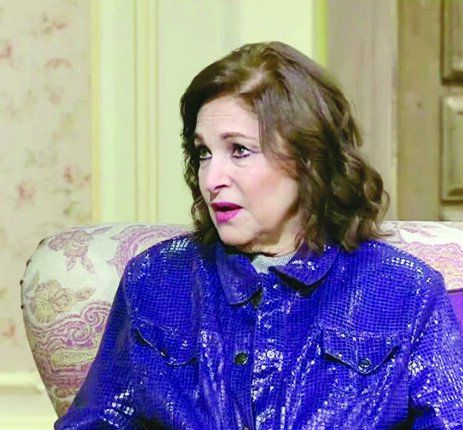 شاهد .. النجمة القديرة نادية رشاد تعلن الاعتزال النهائي وتطالب زملائها بوقف الاتصالات
