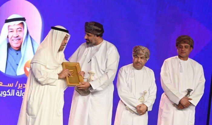 شاهد .. تكريم سعد الفرج وفخرية خميس في افتتاح المهرجان المسرحي الخليجي السابع للجامعات بصلالة