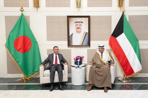 ممثل الأمير يبحث مع رئيس وزراء بنغلاديش المستجدات الإقليمية والدولية