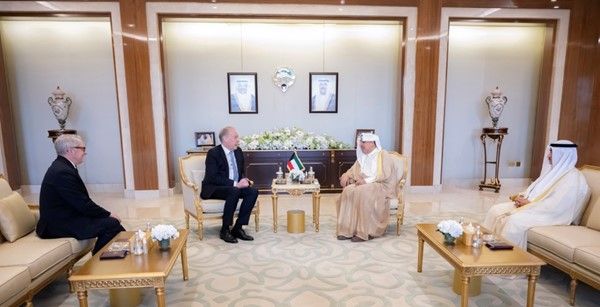 وزير «الديوان الأميري» بحث مع وكيل الوزارة لشؤون التجارة الدولية الفنلندي القضايا ذات الاهتمام المشترك