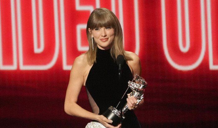 شاهد .. تايلور سويفت تكتب فصلًا جديدًا في تاريخ «VMA».. 33 جائزة بعد ليلة استثنائية