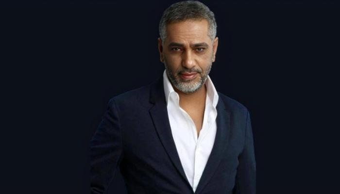 شاهد .. بعد 14 عامًا من الانتظار.. نجل فضل شاكر ينقذ معجبة من أزمة تذاكر حفل الرياض
