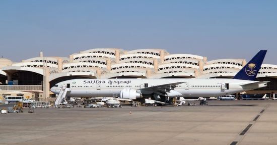 السعودية.. مصابون فى استهداف مطار الملك خالد وتعليق العمليات التشغيلية
