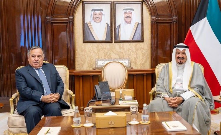 رئيس الوزراء بحث مع الأمين العام للجامعة العربية المستجدات الإقليمية والدولية وسبل تعزيز التضامن والتعاون العربي
