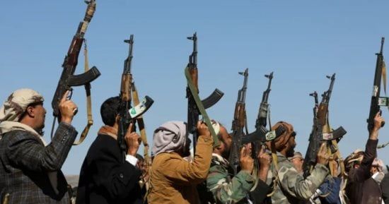 فيصل المجيدي: الحوثيون يستولون على نفط اليمن ويبيعونه في السوق السوداء