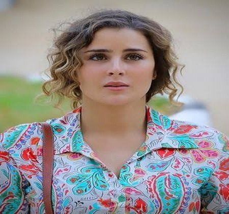 شاهد .. عائشة بن أحمد تعتذر عن «رحلة طاهر المصري» بسبب مسلسل «ونس» في رمضان 2027