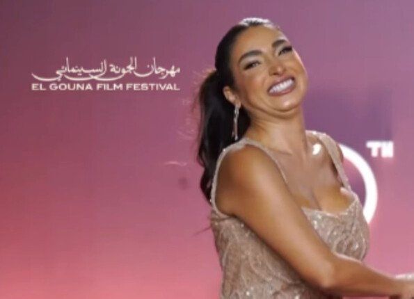 شاهد .. روجينا تتفاعل بعفوية على السجادة الحمراء في مهرجان الجونة.. اتفرج الفيديو