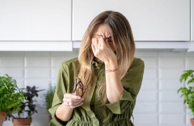 ارتعاش العين المتكرر.. طبيبة أعصاب تكشف الأسباب وطرق التعامل معه