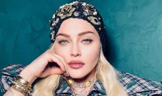 شاهد .. مادونا تحدث بلبلة بإطلالة صغرتها سناً