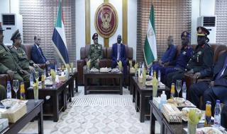 جلسة مباحثات مشتركة بين وزيري دفاع السودان واليمن