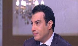 شاهد .. إيهاب توفيق يستذكر واله بكلمات مؤثرة والجمهور يتفاعل!