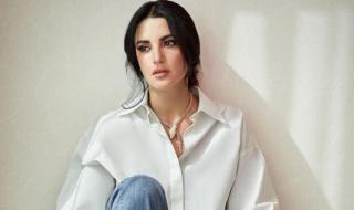 شاهد .. بالصور- من أرض العلا.. درة التونسية تستعرض أناقتها المميزة و سعر خيالي لحقيبة يدها