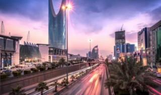 أول ثمار زيارة ترامب إلى الرياض.. السعودية تعلن عن قرار جديد لصالح المقيمين العاملين في هذه المهن بجميع مناطق المملكة