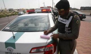 المرور السعودي يحذر.. وضع هذا اللاصق على المركبة أصبح من اليوم مخالفة مرورية قيمتها 900 ريال